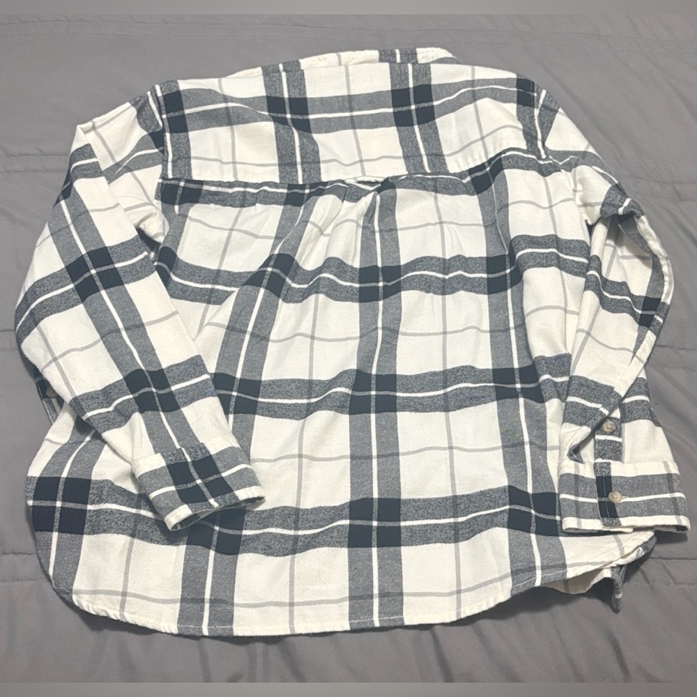 NEW!!American Eagle Black and White Plaid Button-Up Shirt - Picture 5 of 5